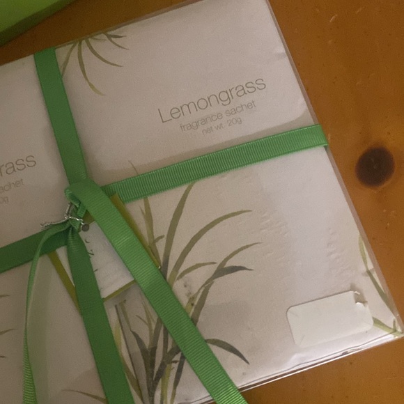 Sachet Lemongrass Fragrance Set of 6 from GC Signature - Picture 4 of 9